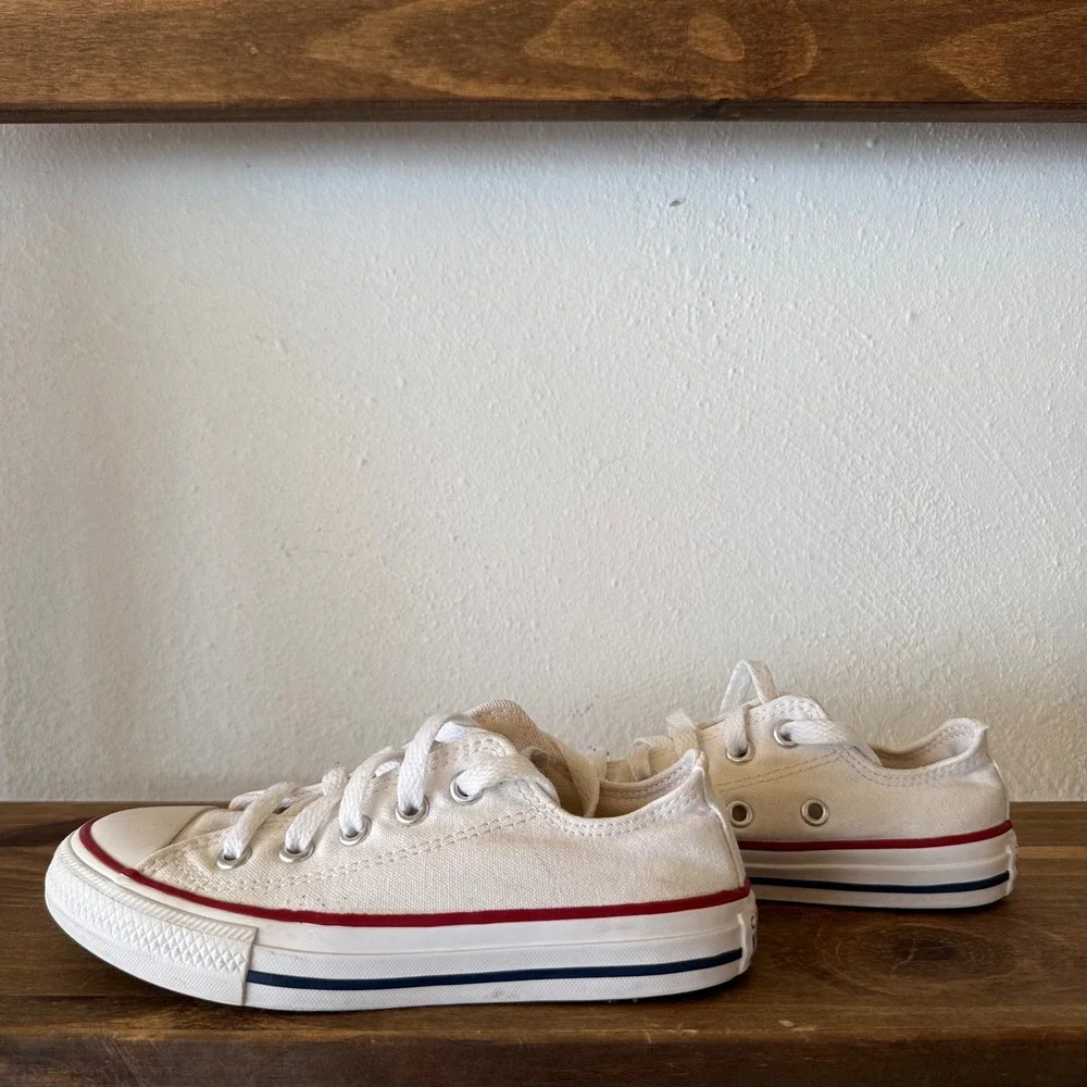 Converse Chuck Taylor All Star Low Top Youth Size 12 White Canvas Sneakers 3J256